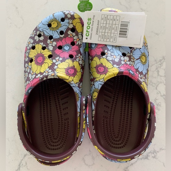 Classic Retro Floral Crocs / Size 6 - Picture 2 of 6